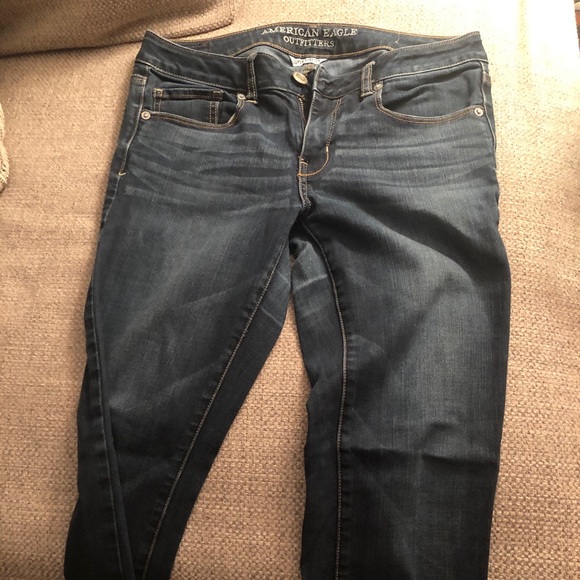 Like New American Eagle Dark Wash Women’s Jeans - Picture 2 of 4